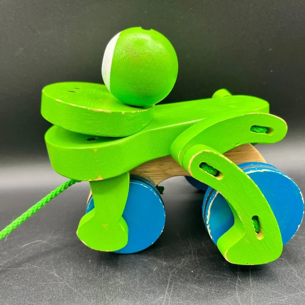 Melissa & Doug Wooden Frog Pull Toy Green Blue Hopping Action Toddler Toy‎